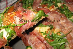 Pizza cu rucola si prosciutto crudo
