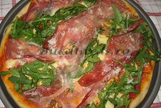 Pizza cu rucola si prosciutto crudo