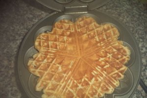 Goffre cu dulceata de trandafiri