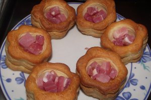 Vol-au-vent umplute-aperitiv cald