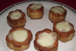 Vol-au-vent umplute-aperitiv cald