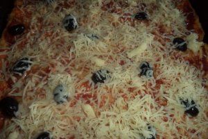 Pizza cu pasta de ardei