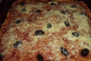 Pizza cu pasta de ardei