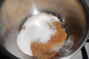Prajitura cu ricotta si sos de zmeura