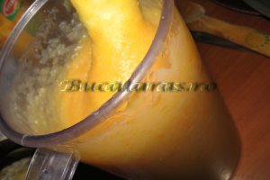 Supa crema de rosii cu fidea si mozzarella