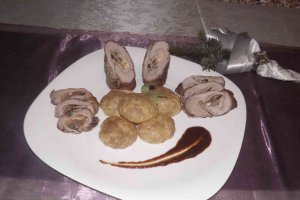 Rulada de porc cu cartofi duchesse sau mix de legume