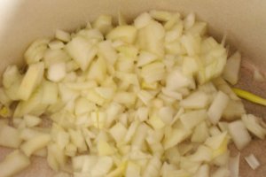 Ciorba de sfecla rosie, arome bogate și culoare intr-un preparat traditional romanesc