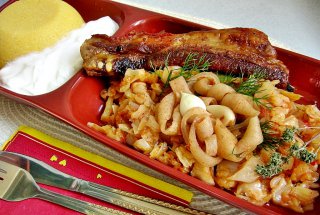 Varza acra cu sorici si coaste de porc