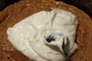 Tort Dukan cu crema de branza si fructe de padure