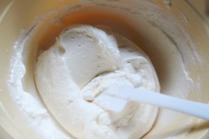 Prajitura cu crema de branza si visine
