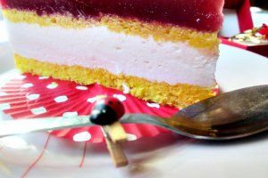 Prajitura cu crema de branza si visine