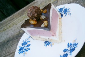 Tort cu crema de capsune si frisca