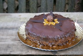 Tort cu crema de capsune si frisca