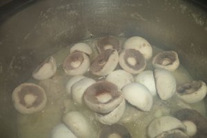 Tocanita de ciuperci cu carne de porc
