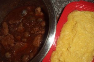 Tocanita de ciuperci cu carne de porc