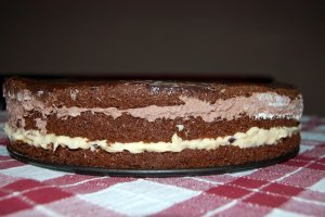 Tort de ciocolata cu crema Chantilly