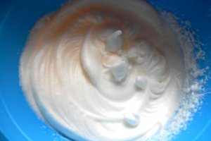 Clatite pufoase reteta cu sos de ciocolata