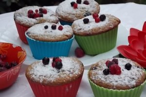 Briose cu fructe de padure