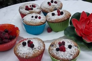 Briose cu fructe de padure
