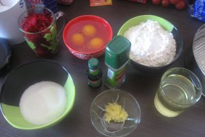 Prajitura fina cu sfecla rosie si crema de branza