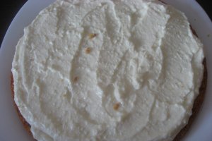 Prajitura fina cu sfecla rosie si crema de branza