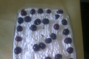Tort cu crema de branza si frisca