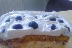 Tort cu crema de branza si frisca