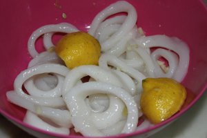Calamari prajiti in aluat de bere