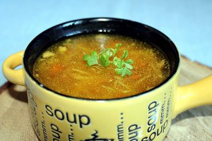 Supă clară de cocoș cu tăiței de casă