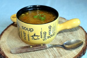 Supă clară de cocoș cu tăiței de casă
