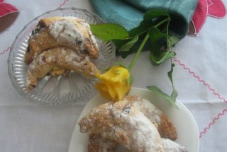 Cornulete fragede cu gem de visine