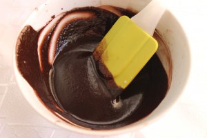 Tort cu mousse de ciocolata si frisca