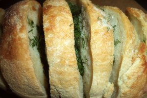 Paine aromata incalzita la cuptor