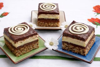Desert prajitura cu vanilie si ciocolata