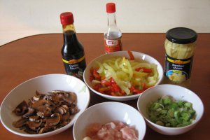 Pui cu legume la wok