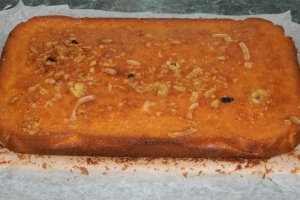 Prajitura cu iaurt si fructe confiate