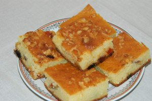 Prajitura cu iaurt si fructe confiate