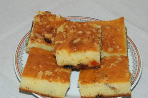 Prajitura cu iaurt si fructe confiate