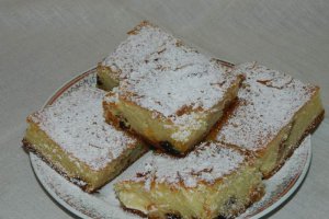 Prajitura cu iaurt si fructe confiate