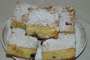 Prajitura cu iaurt si fructe confiate