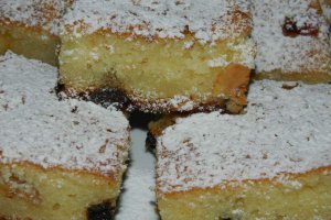 Prajitura cu iaurt si fructe confiate