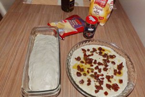 Focaccia cu rosii uscate si capere in ulei