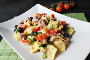 Salata de ravioli cu branza si ton