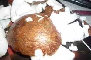 Salata de primavara cu cocos si rodie