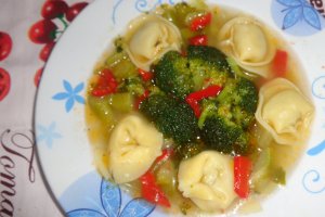 Supa de broccoli cu tortellini