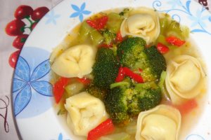 Supa de broccoli cu tortellini