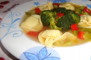 Supa de broccoli cu tortellini