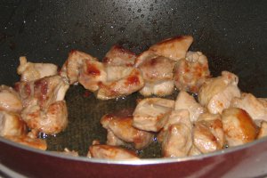 Gulas din carne de curcan