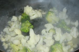 Farfalle cu broccoli si conopida