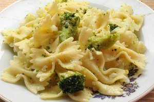 Farfalle cu broccoli si conopida